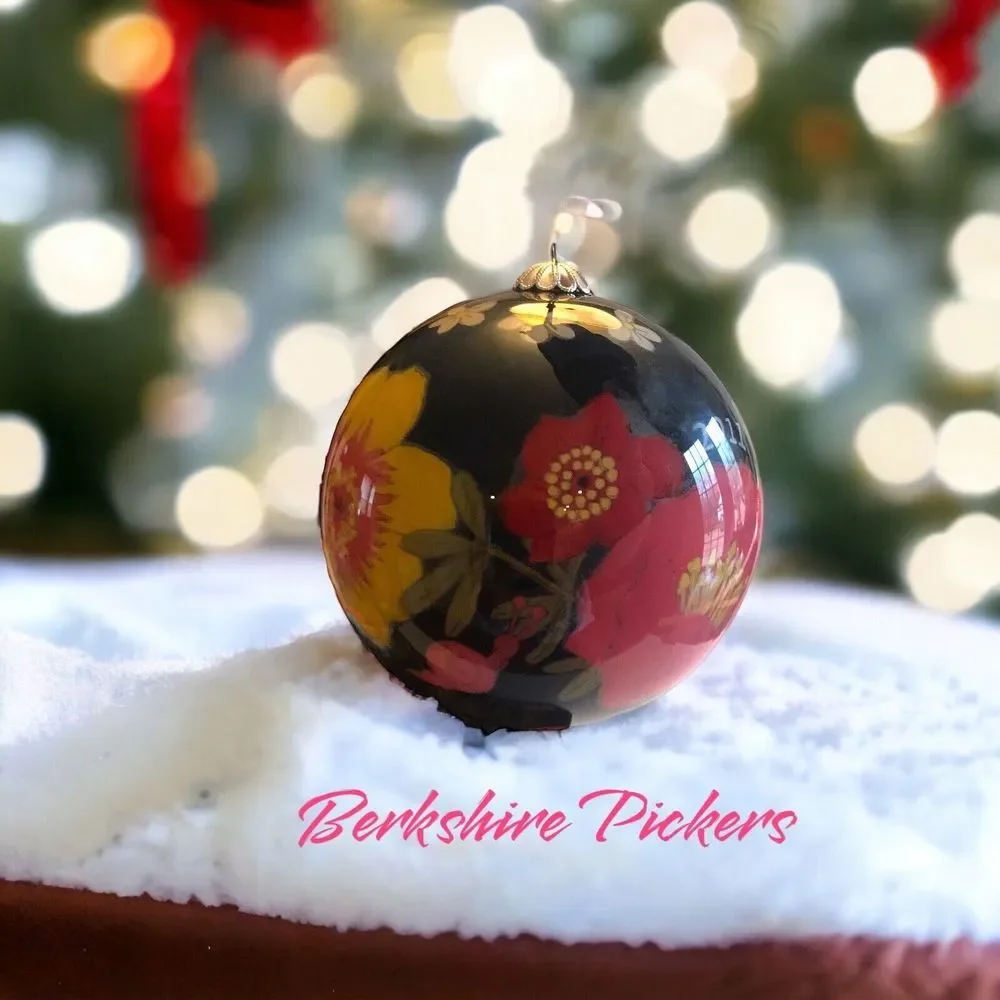 Vera Bradley Happy Snails CHRISTMAS GLASS ORNAMENT 2011 w/‎ Keepsake Gift Box